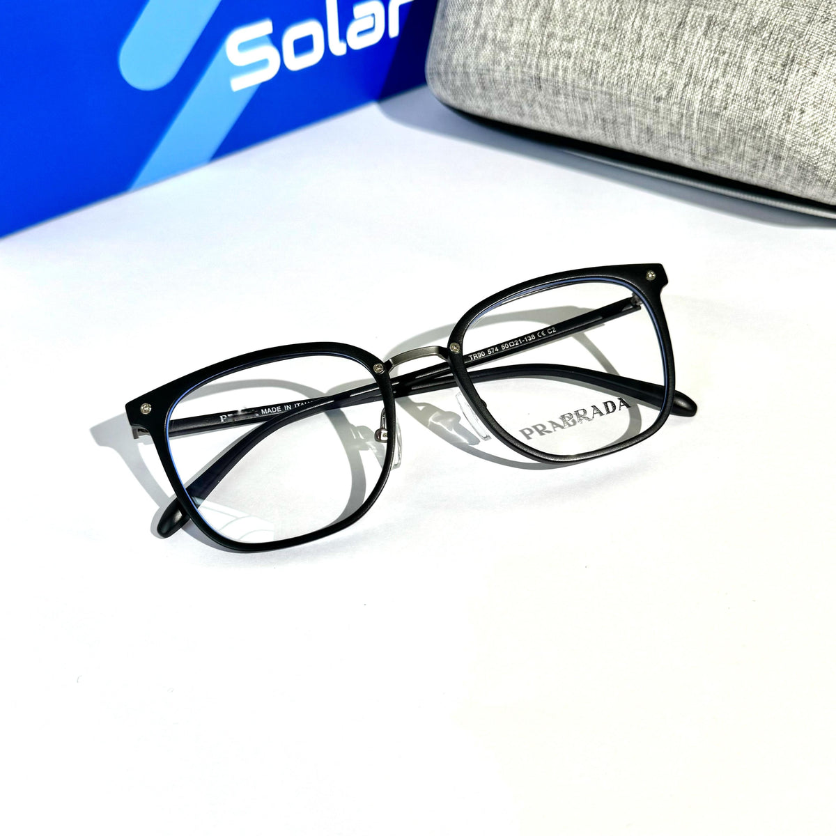 Unisex Feather light Black frames 072