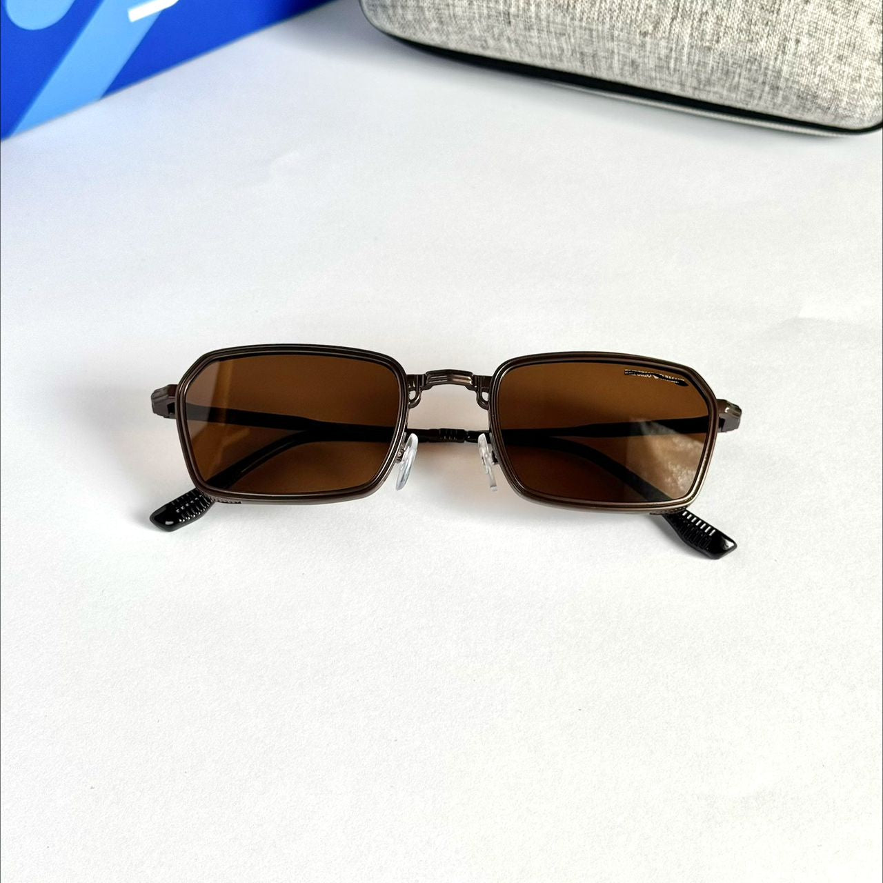 Unisex urban style sunglasses
 019