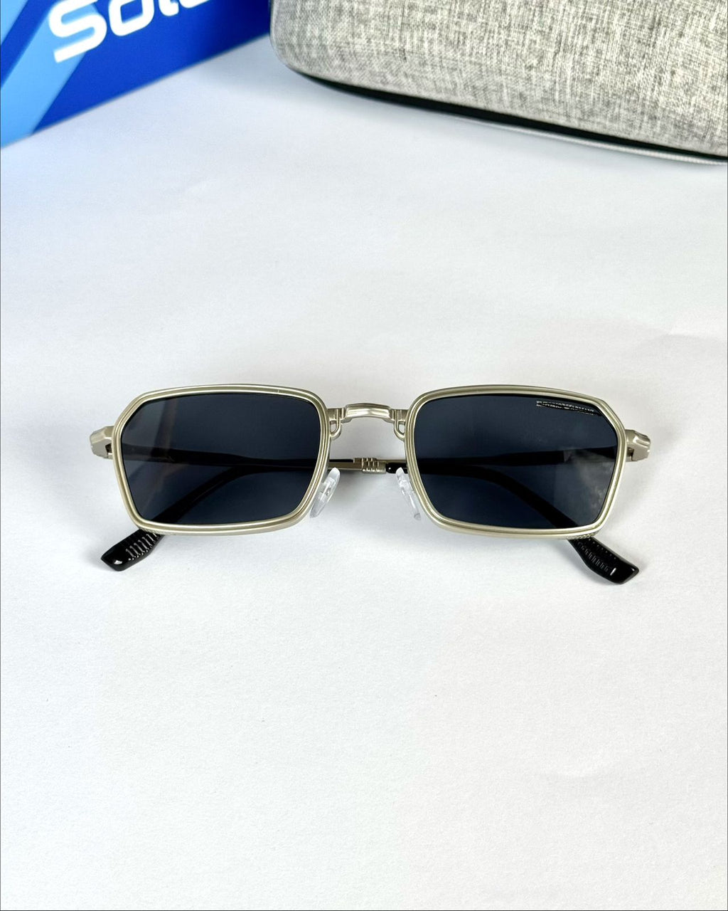 Unisex urban style sunglasses
 021