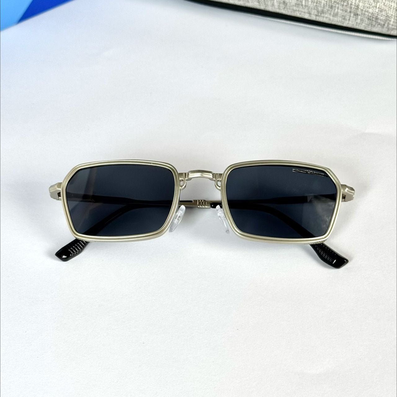 Unisex urban style sunglasses
 021