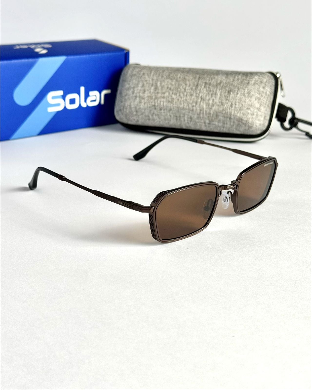 Unisex urban style sunglasses
 019