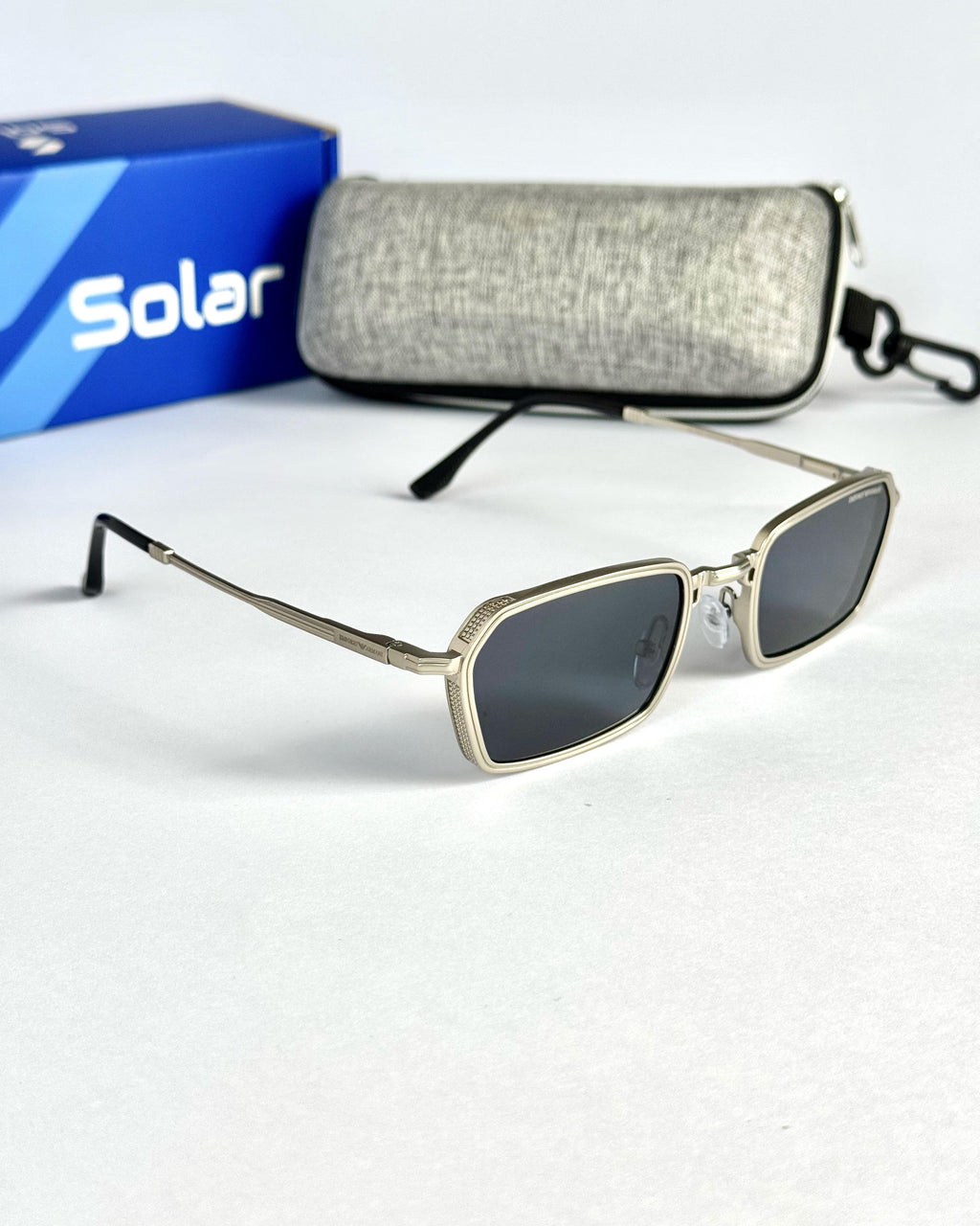 Unisex urban style sunglasses
 021