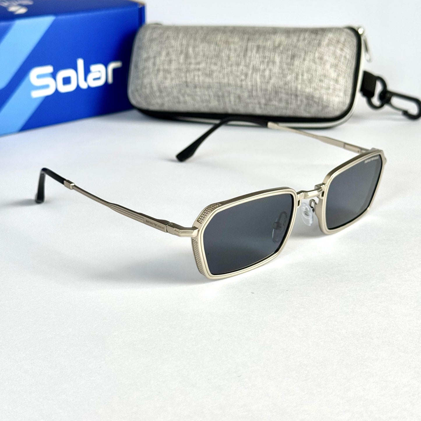 Unisex urban style sunglasses
 021
