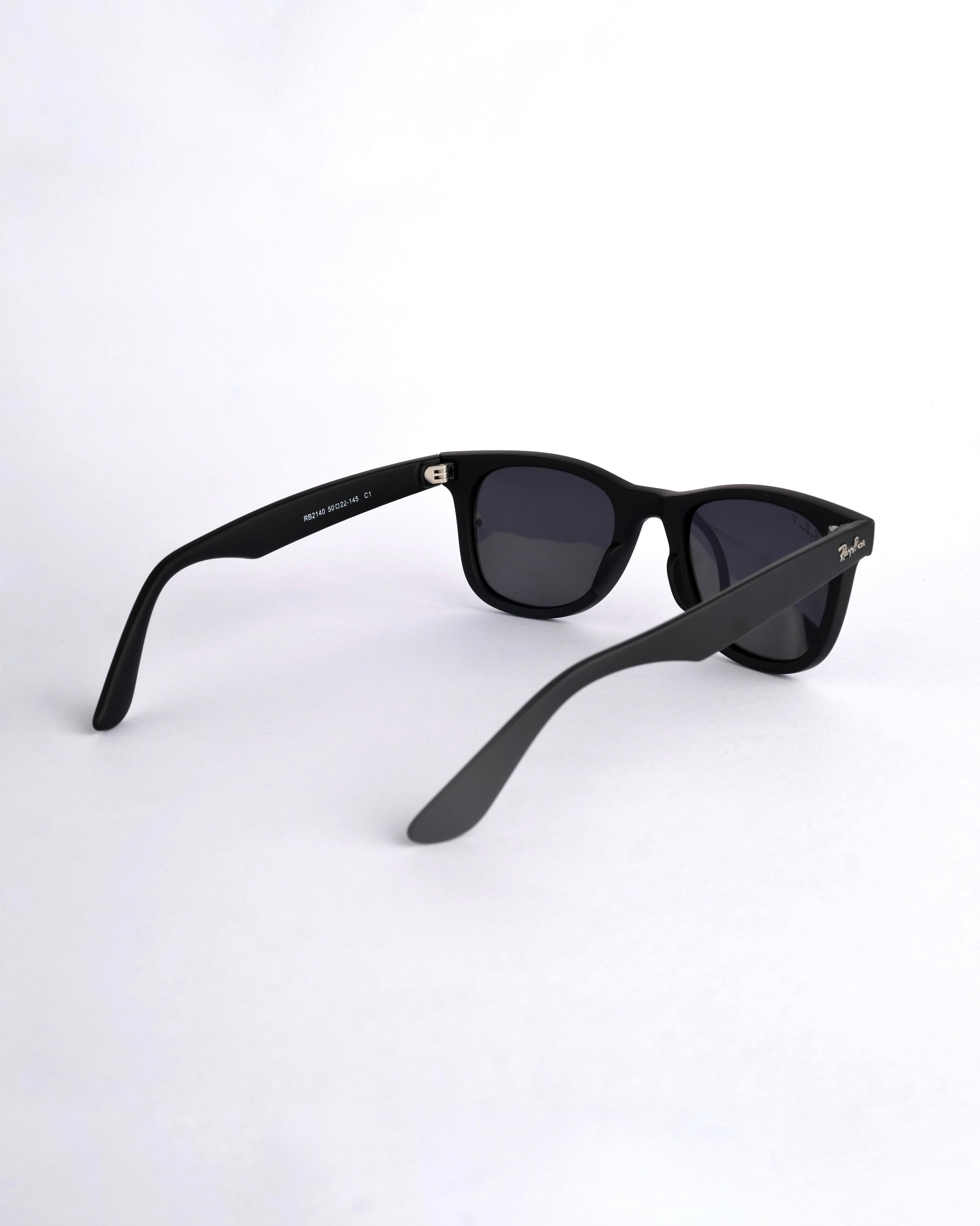 Branded  black wayfarer sunglass  663